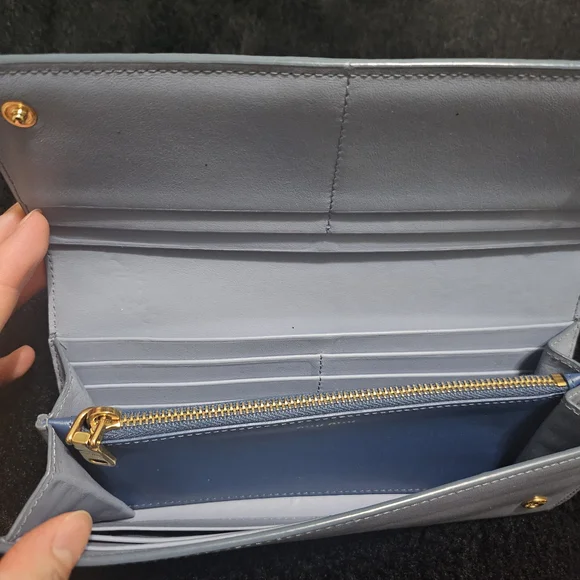 Miu Miu Blue Leather Wallet with Gold Details - Picture 6 of 8